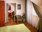 SUITE<p>Elegancki i szykownie urządzony pokój typu SUITE w Hotelu Gino Paradise Besenova*** zagwarantuje świetny wypoczynek. Ciepłe wnętrze i górski klimat sprawi, że będzie to udany pobyt czy wczasy.
<p>