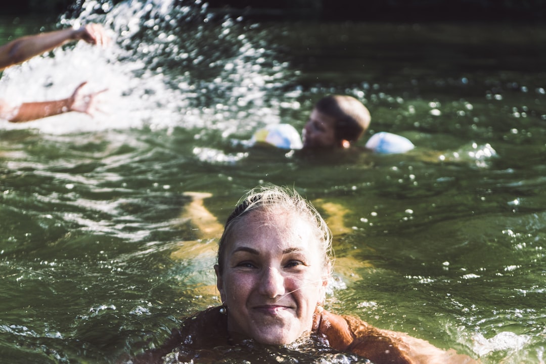 Aquapark ze zjeżdżalniami dla dorosłych i strefą dla dzieci – gdzie go znaleźć?