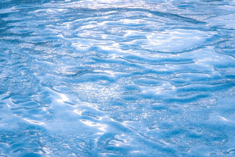 Baseny z wodą solankową – wpływ na zdrowie i najlepsze lokalizacje