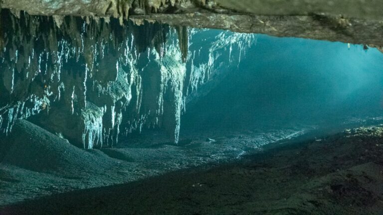 Jaskinie na Słowacji, które musisz zobaczyć, będąc w Zakopanem