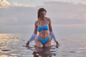 Termy z jacuzzi na zewnątrz i widokiem na góry – relaks na świeżym powietrzu